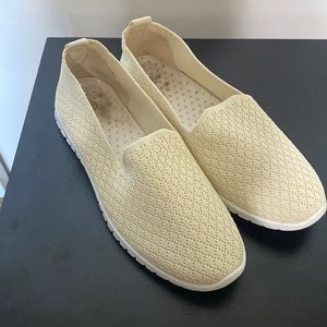 BABUDOG Women's Mesh Slip-ons in beige - size 9